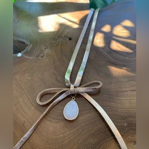 Pleather Rose gold bow necklace with white quartz pendant